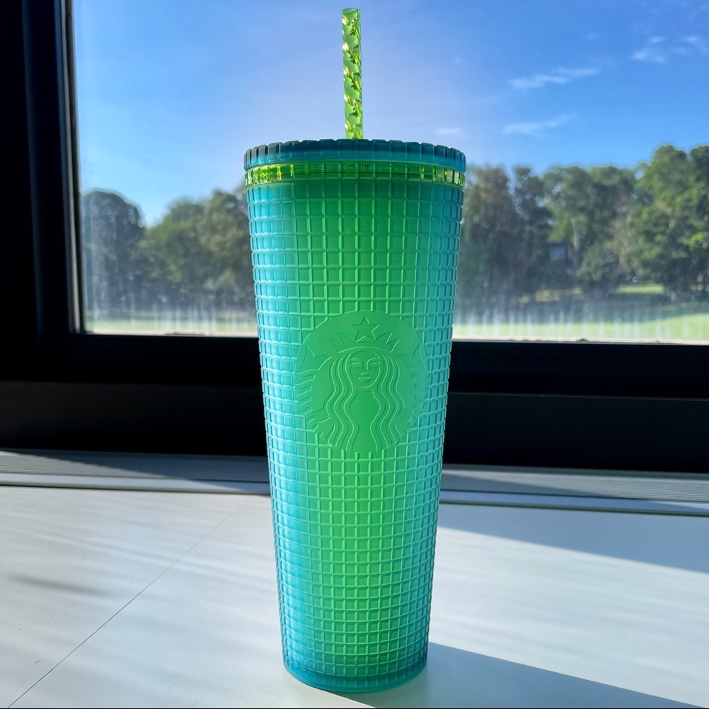 New Starbucks Cold Cup Summer 2022 Mountain Dew Green Grid Venti 24 oz Plastic